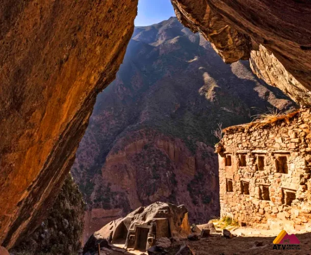 Perolniyoc & Raqaypata Trek