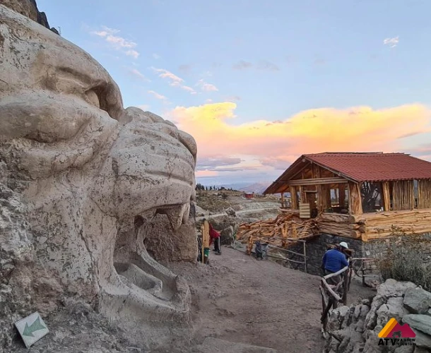 Morada de los Dioses & Acueducto