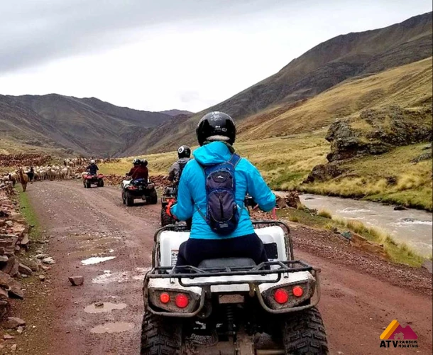 Montaña de Colores y Valle Rojo en Cuatrimoto – Ruta Corta Temprano